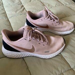 Womens Nike 7.5 (light pink)